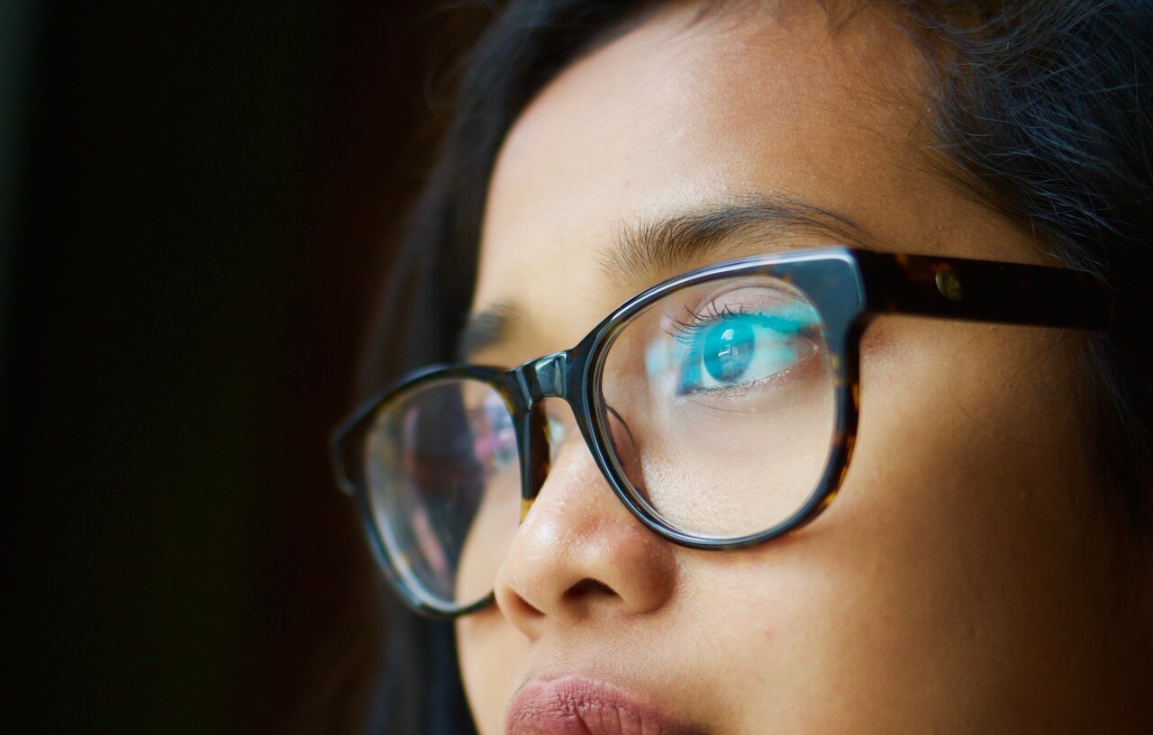 Blue-light glasses may not reduce eye strain from screens, study says - The  Washington Post